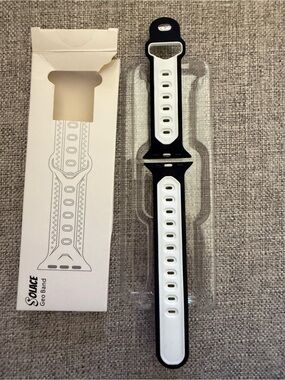 Solace-Adjustable Silicone Geo Band for Apple Watch in Black/White -fits 38/40/4